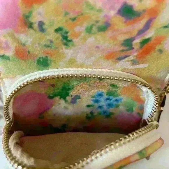 Time and Tru flower cross body bag - Picture 4 of 4